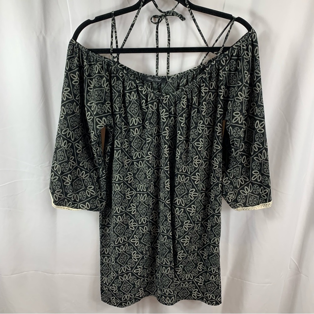 Honey Punch Women's Small Cold Shoulder Tunic Black Floral Shirt Polyester
